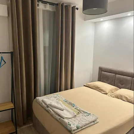 Dimitris Center 아파트